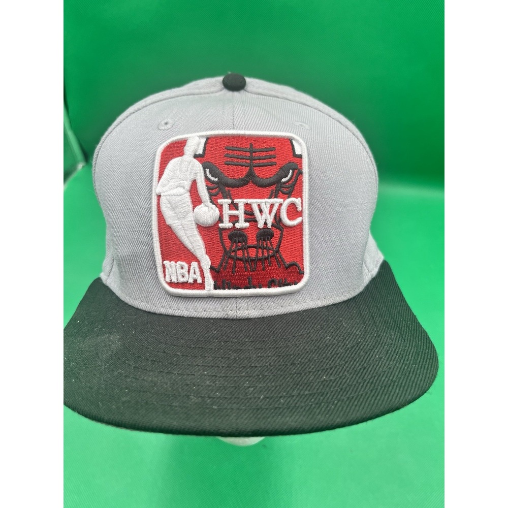 New Era 59FIFTY NBA HWC Chicago Bulls Fitted Hat Gray Black Size 7 1/4 - Picture 1 of 7